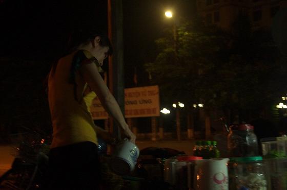 Quán chân gà nướng của 3 cô gái có HIV