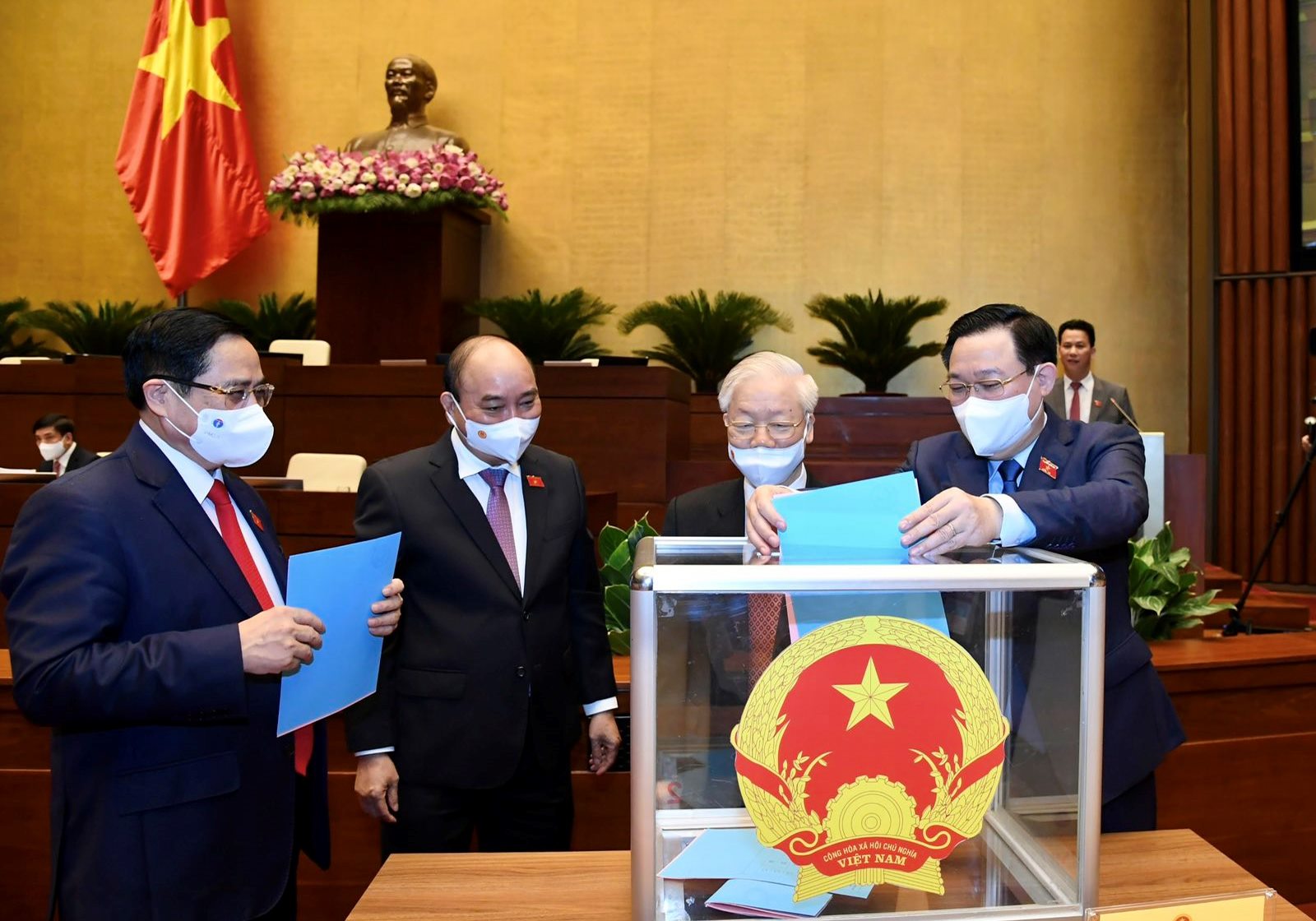 Quốc hội thông qua các nghị quyết về phê chuẩn việc bổ nhiệm các thành viên Chính phủ