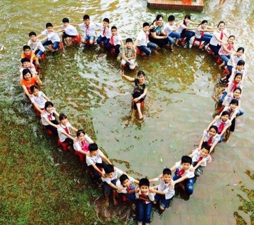 Kỷ yếu 'ngập lụt' có một không hai